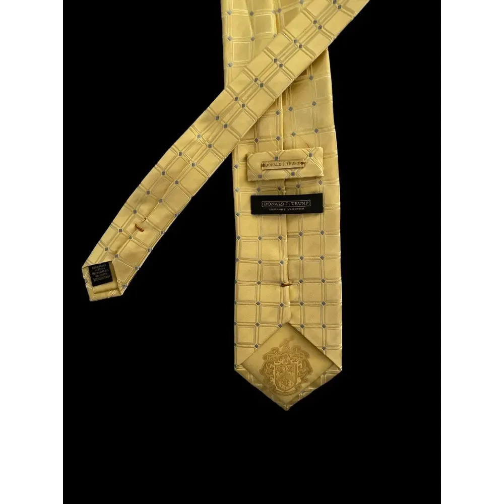 DONALD J TRUMP NECKTIE SIGNATURE COLLECTION Gold Geometric Squares‎